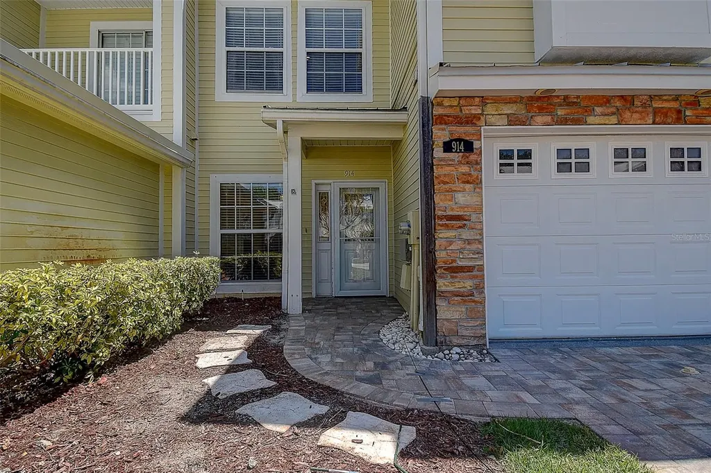 914 Woodbridge Court Safety Harbor FL 34695