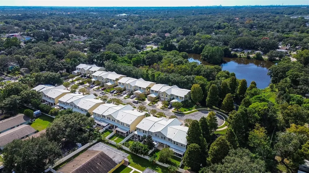 914 Woodbridge Court Safety Harbor FL 34695