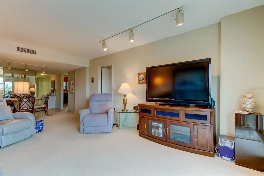 7050 Sunset Drive S South Pasadena FL 33707