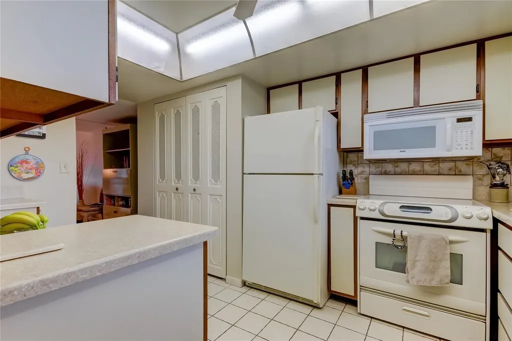 7050 Sunset Drive S South Pasadena FL 33707