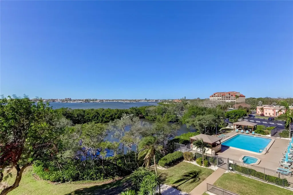 7050 Sunset Drive S South Pasadena FL 33707