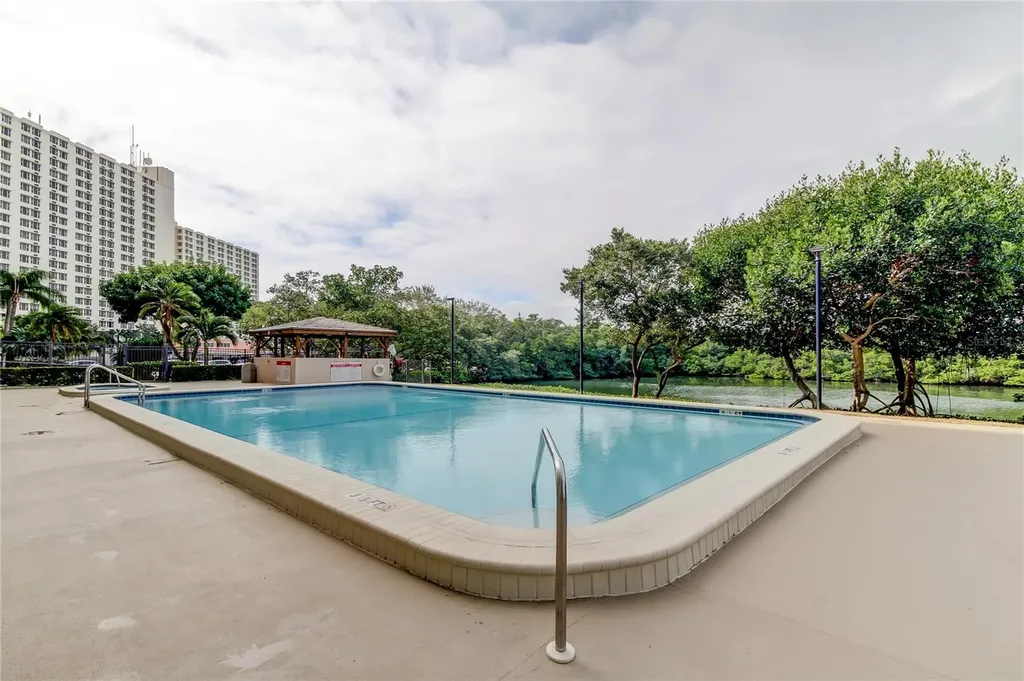 7050 Sunset Drive S South Pasadena FL 33707