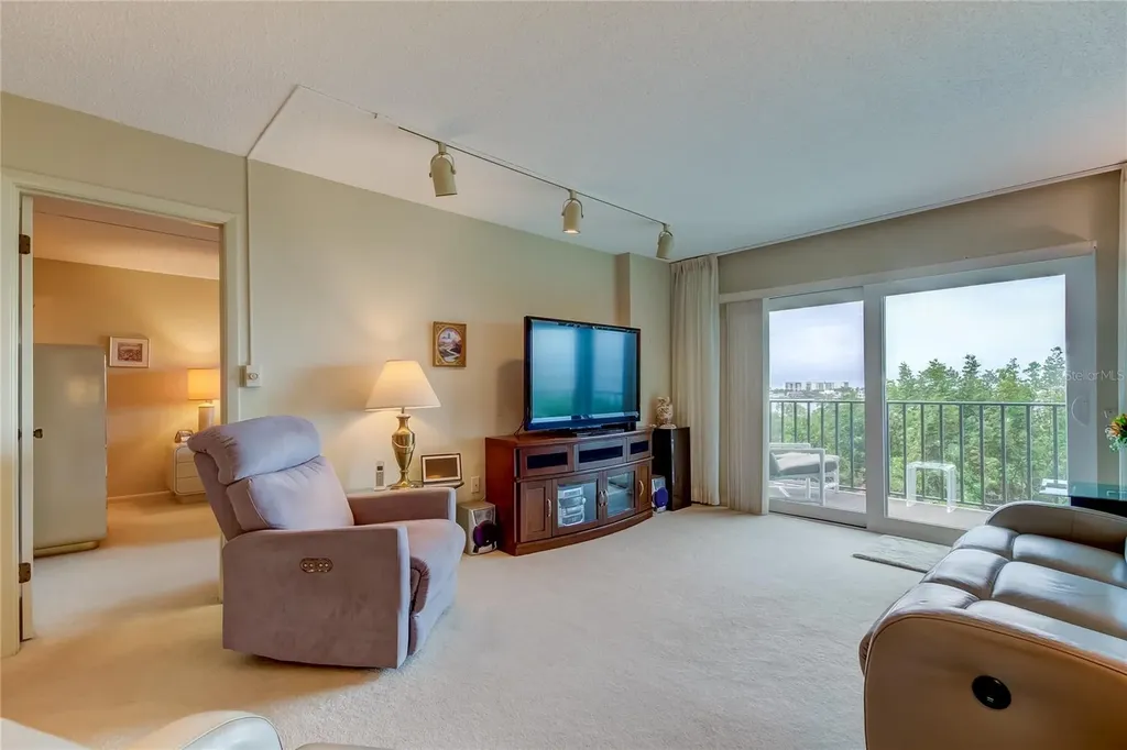 7050 Sunset Drive S South Pasadena FL 33707