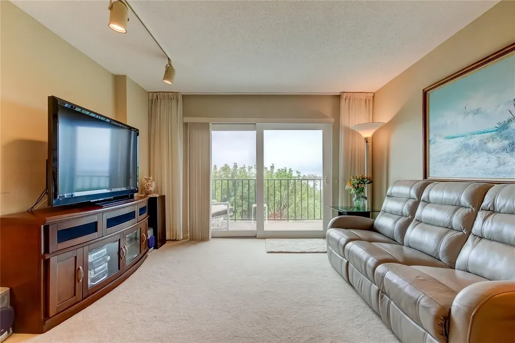 7050 Sunset Drive S South Pasadena FL 33707