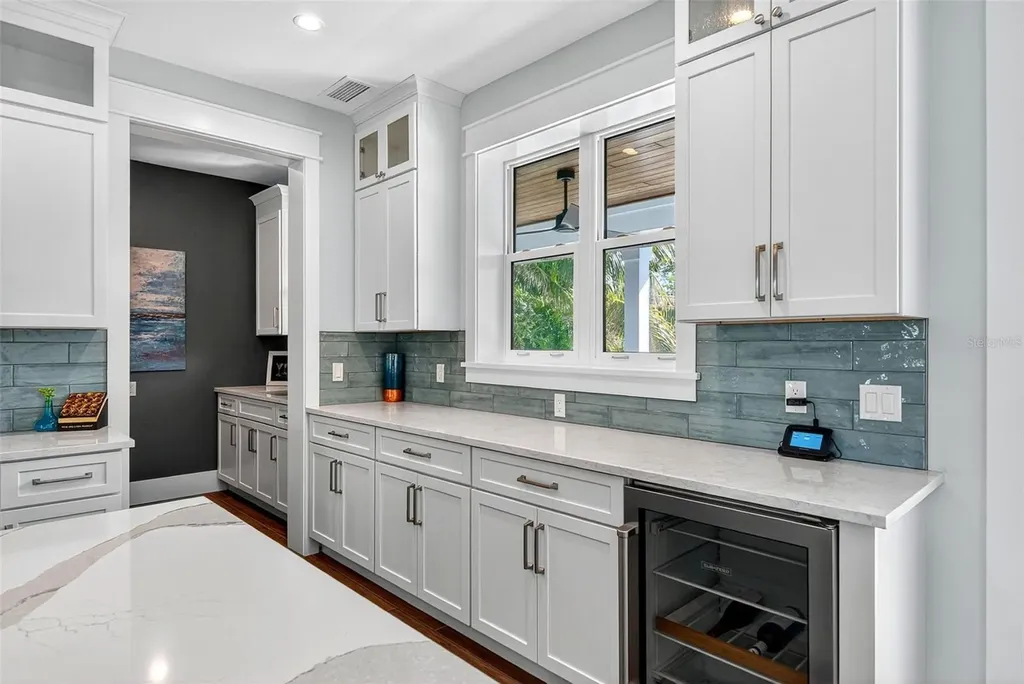 598 Lyons Lane Longboat Key FL 34228