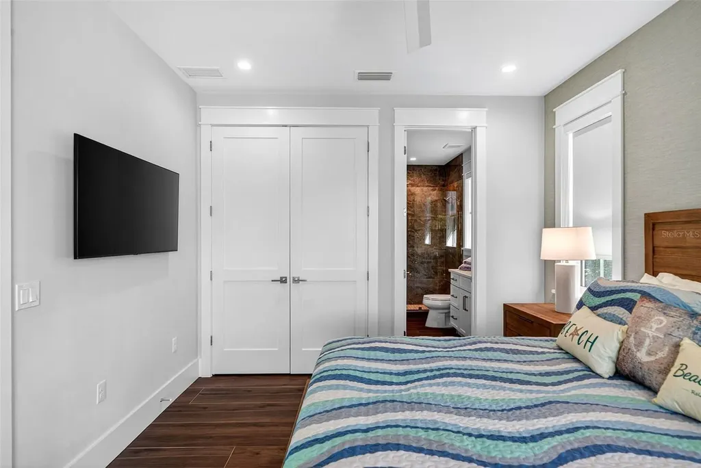 598 Lyons Lane Longboat Key FL 34228