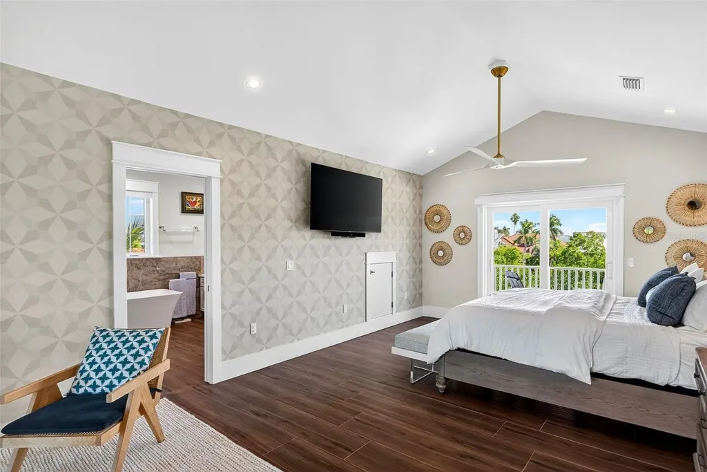 598 Lyons Lane Longboat Key FL 34228