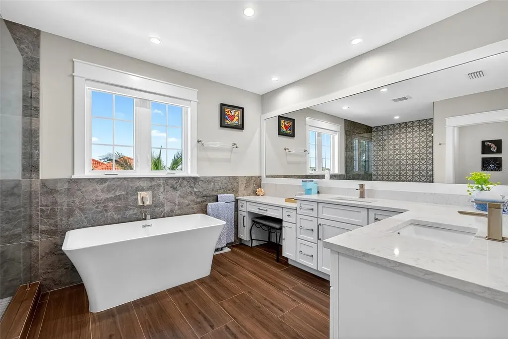 598 Lyons Lane Longboat Key FL 34228