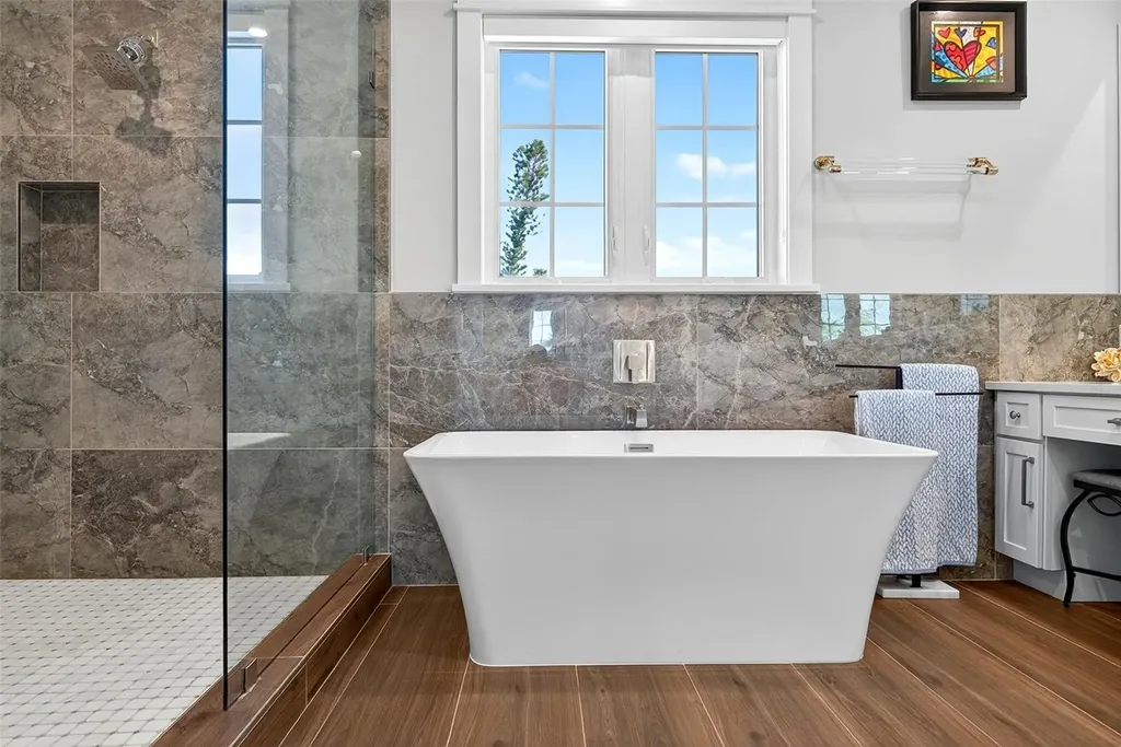 598 Lyons Lane Longboat Key FL 34228