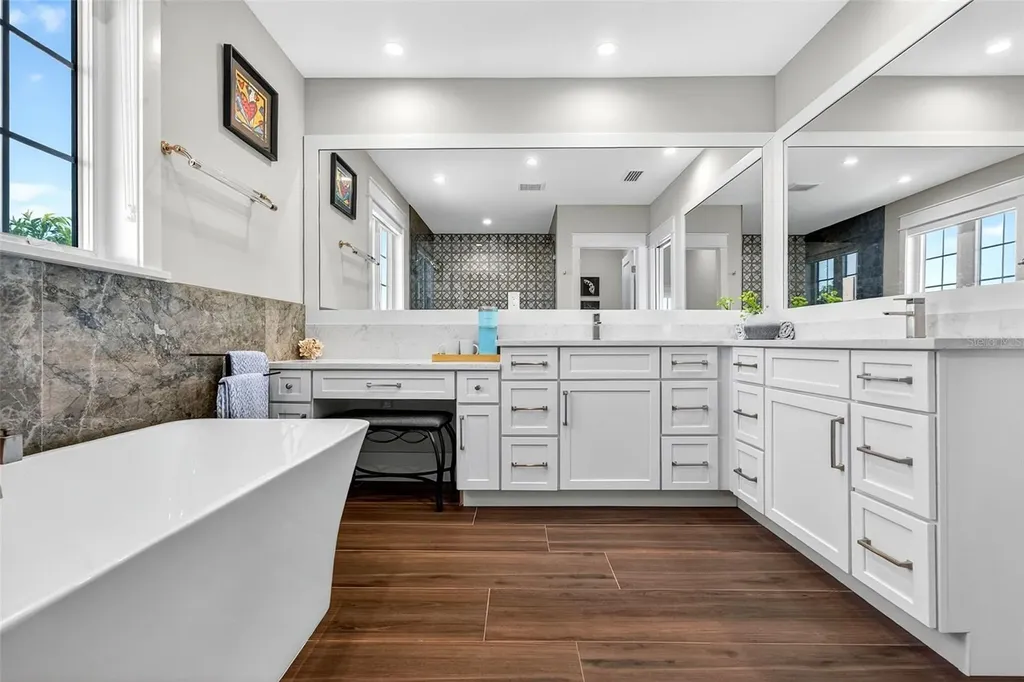 598 Lyons Lane Longboat Key FL 34228