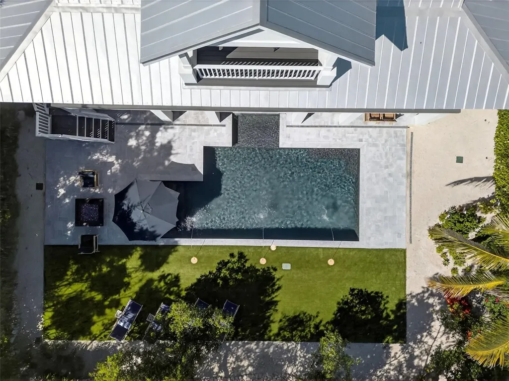 598 Lyons Lane Longboat Key FL 34228