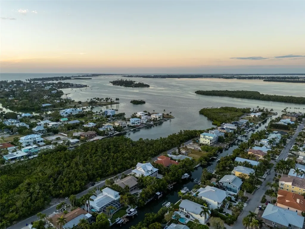 598 Lyons Lane Longboat Key FL 34228