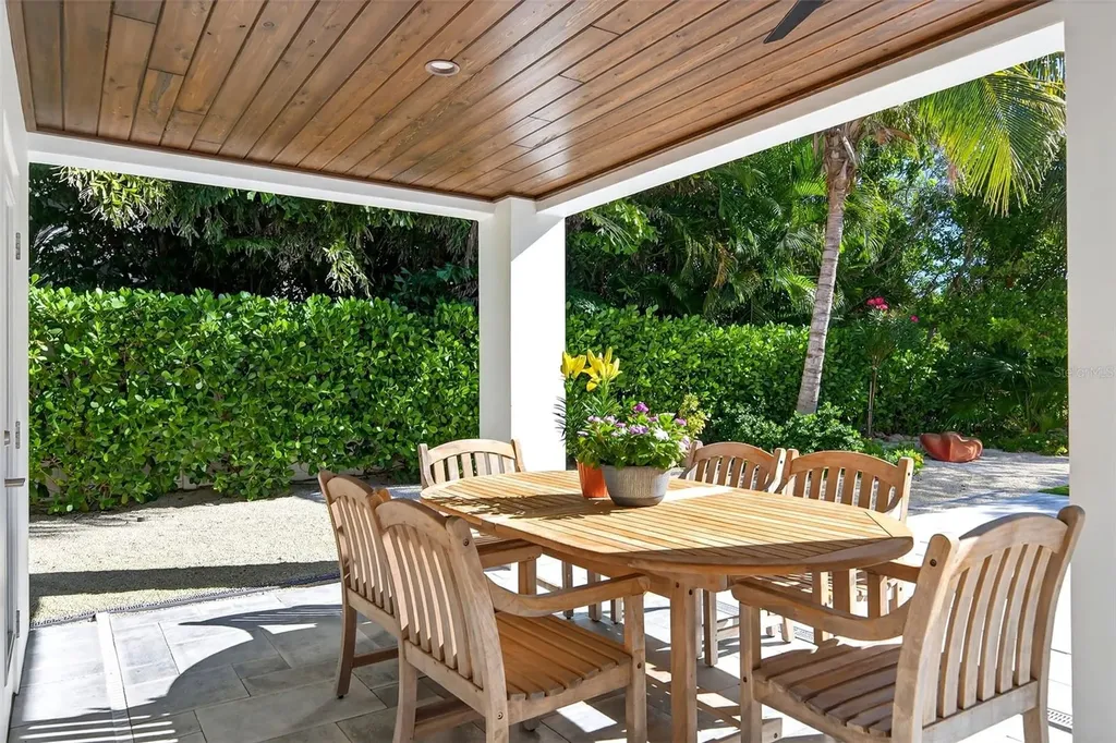 598 Lyons Lane Longboat Key FL 34228