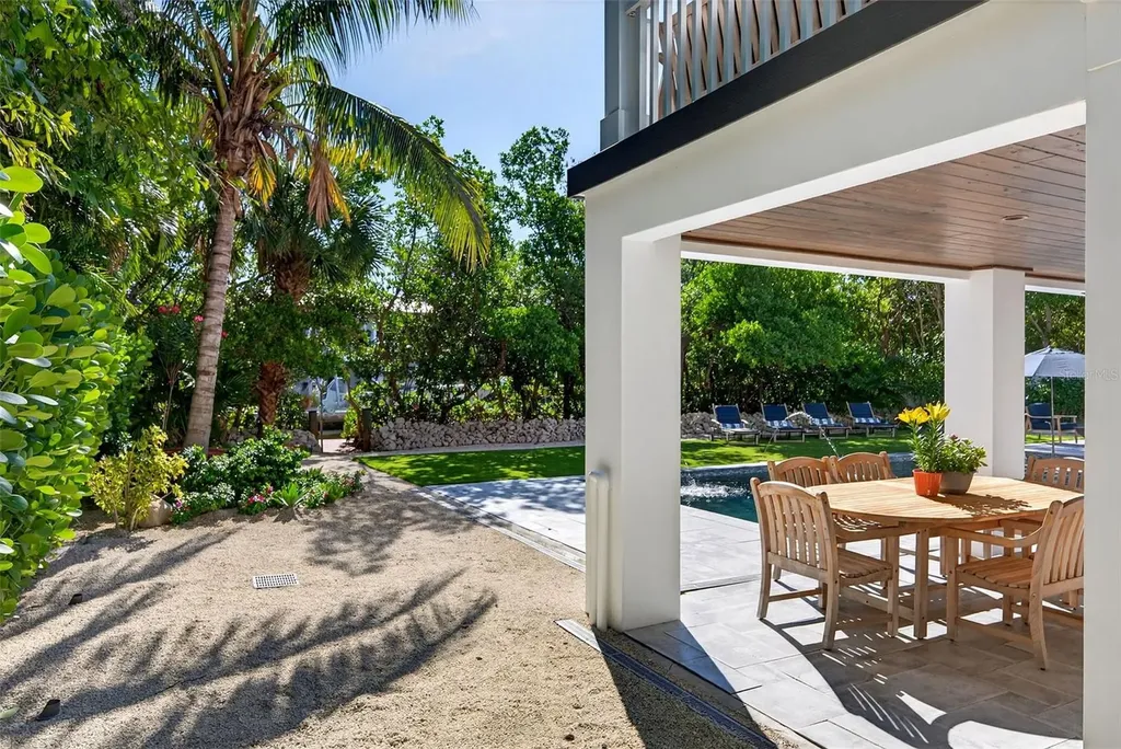 598 Lyons Lane Longboat Key FL 34228