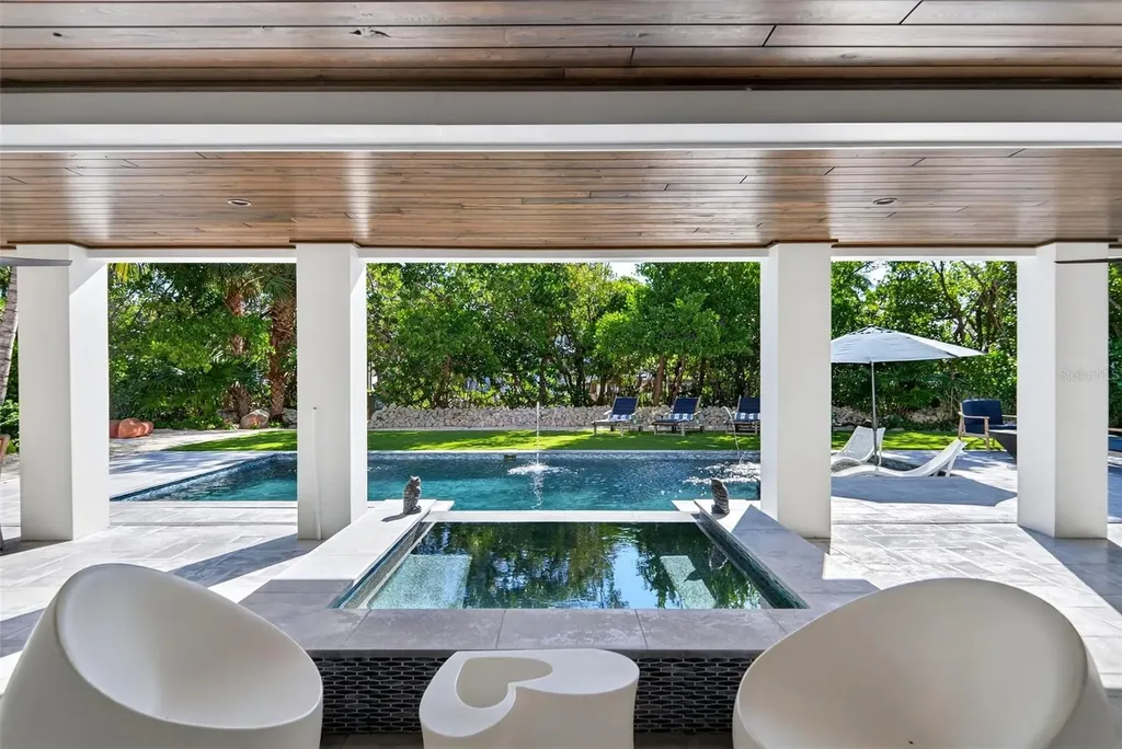 598 Lyons Lane Longboat Key FL 34228