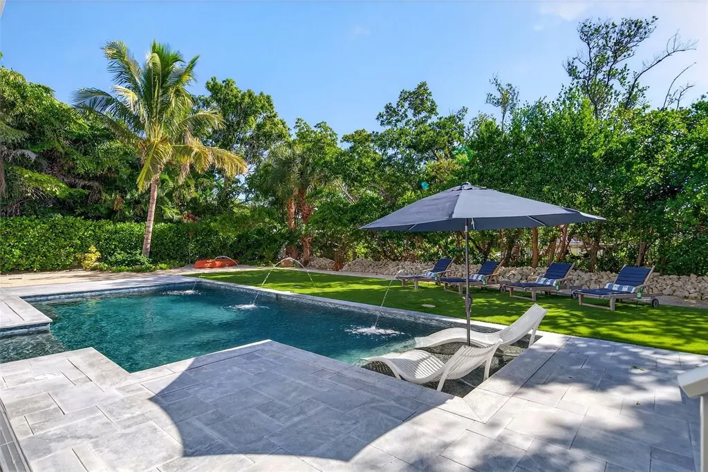 598 Lyons Lane Longboat Key FL 34228