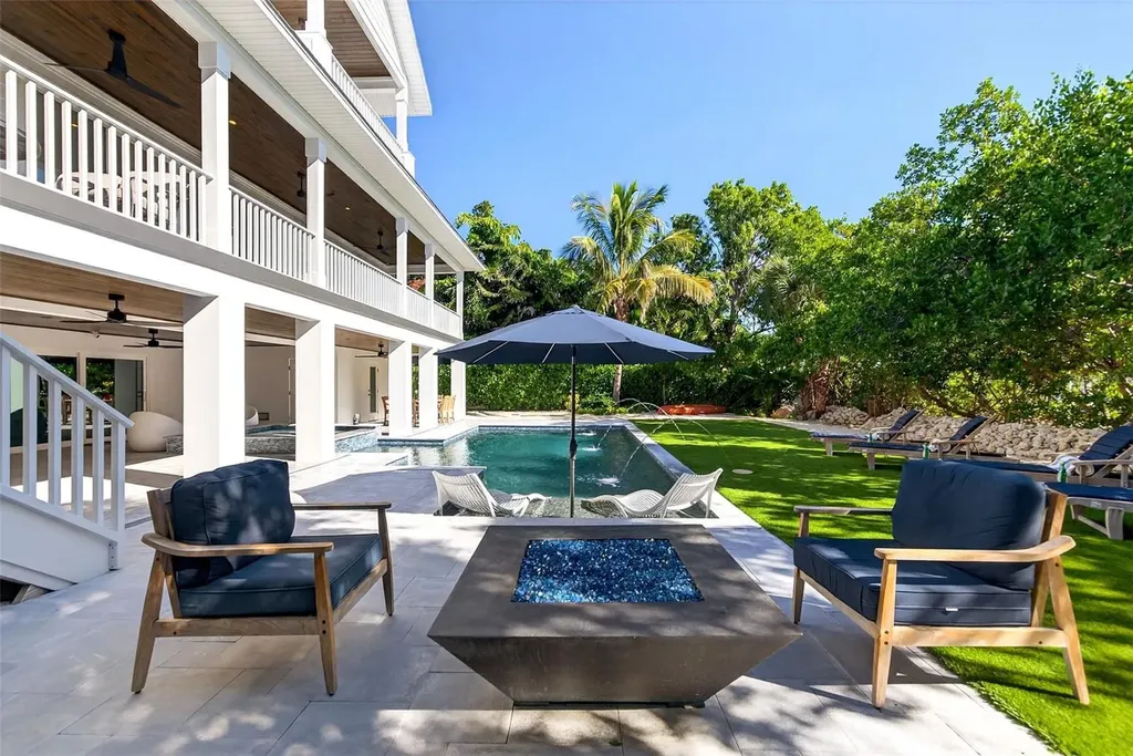 598 Lyons Lane Longboat Key FL 34228