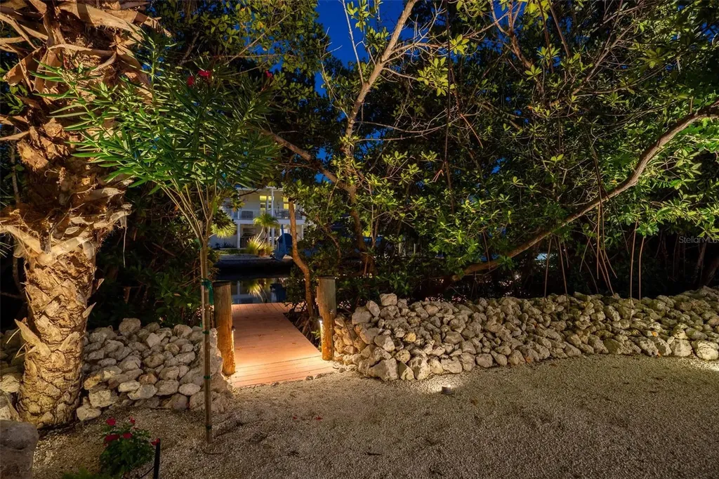 598 Lyons Lane Longboat Key FL 34228