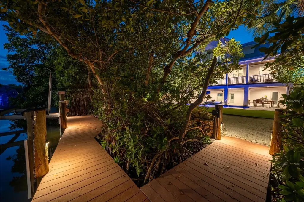 598 Lyons Lane Longboat Key FL 34228