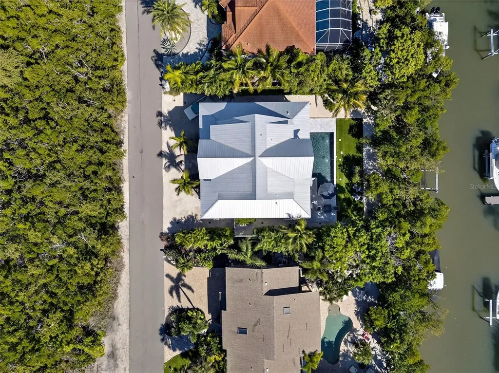 598 Lyons Lane Longboat Key FL 34228