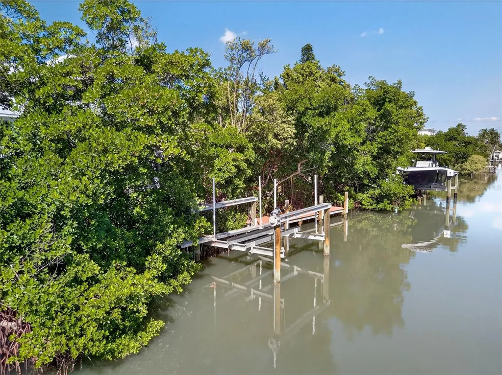 598 Lyons Lane Longboat Key FL 34228