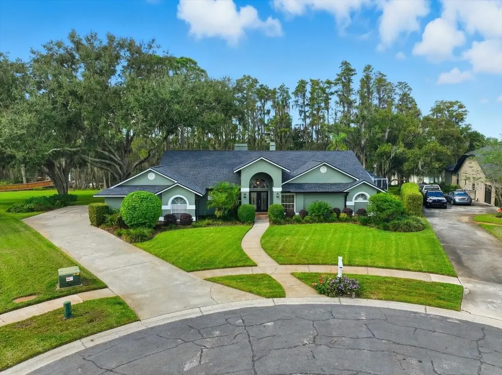 302 Lake Kell Court Lutz FL 33549