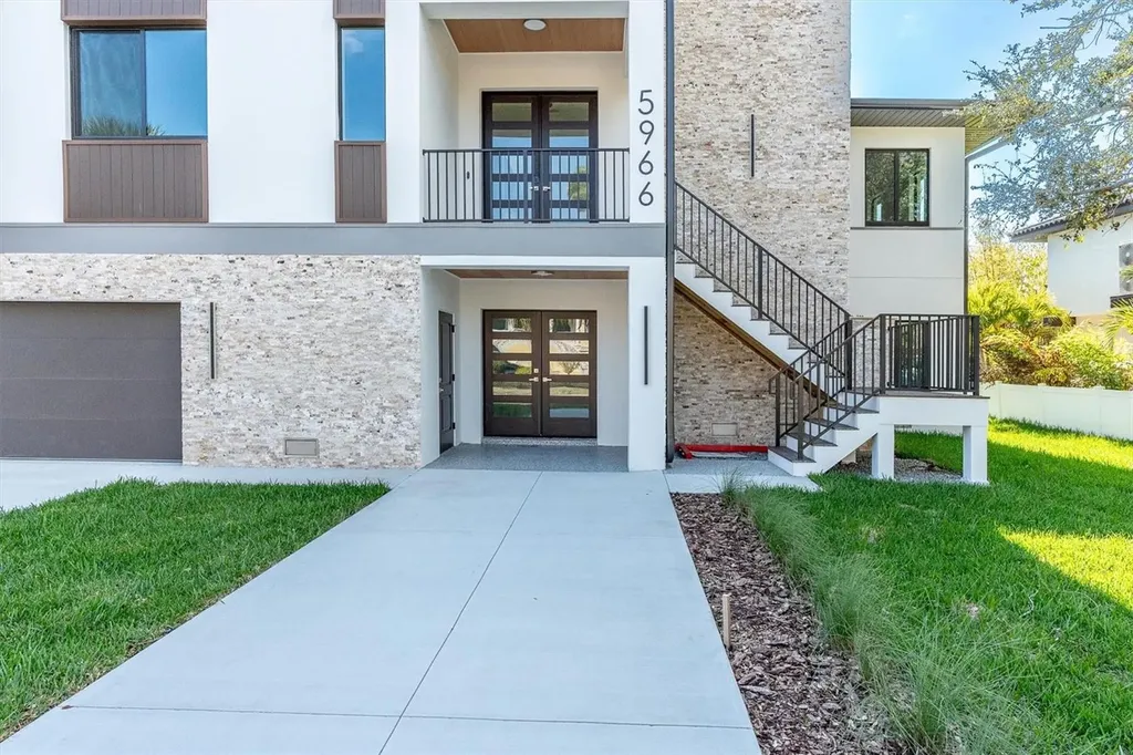 5966 Bayview Circle S Gulfport FL 33707