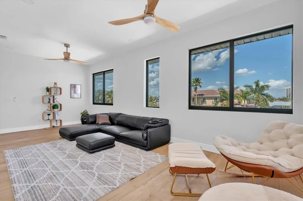 5964 Bayview Circle S Gulfport FL 33707