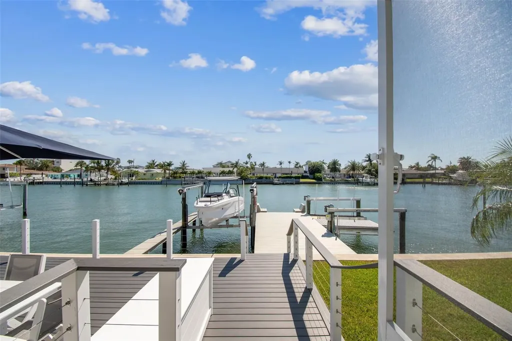 320 Belle Isle Avenue Belleair Beach FL 33786