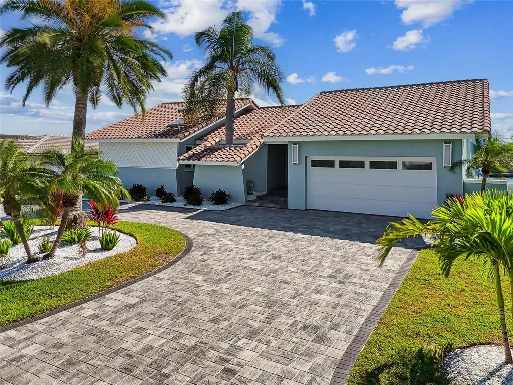 320 Belle Isle Avenue Belleair Beach FL 33786