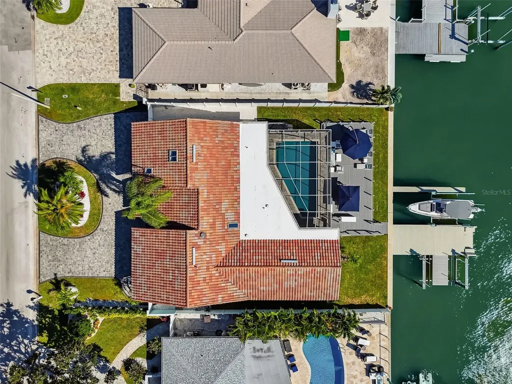 320 Belle Isle Avenue Belleair Beach FL 33786