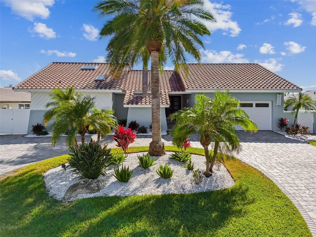 320 Belle Isle Avenue Belleair Beach FL 33786