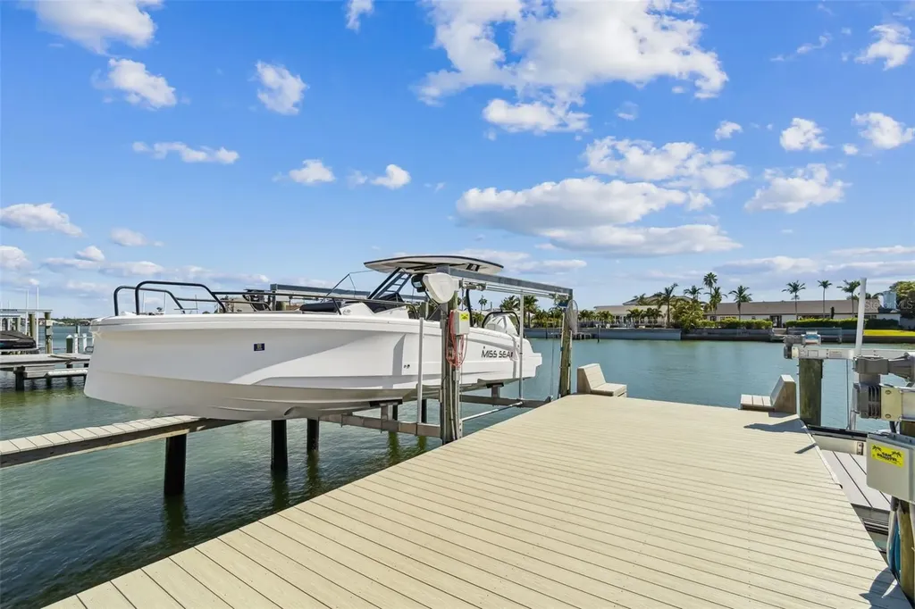 320 Belle Isle Avenue Belleair Beach FL 33786