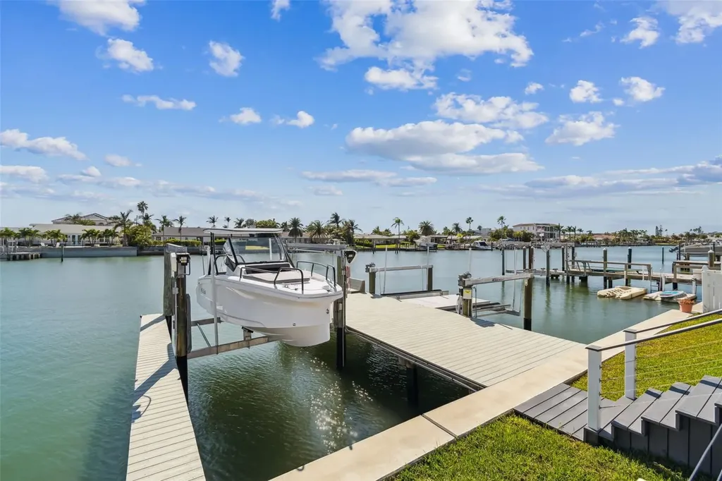 320 Belle Isle Avenue Belleair Beach FL 33786