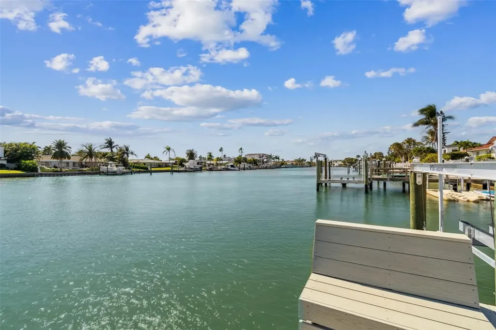 320 Belle Isle Avenue Belleair Beach FL 33786