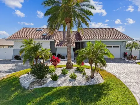 320 Belle Isle Avenue Belleair Beach FL 33786
