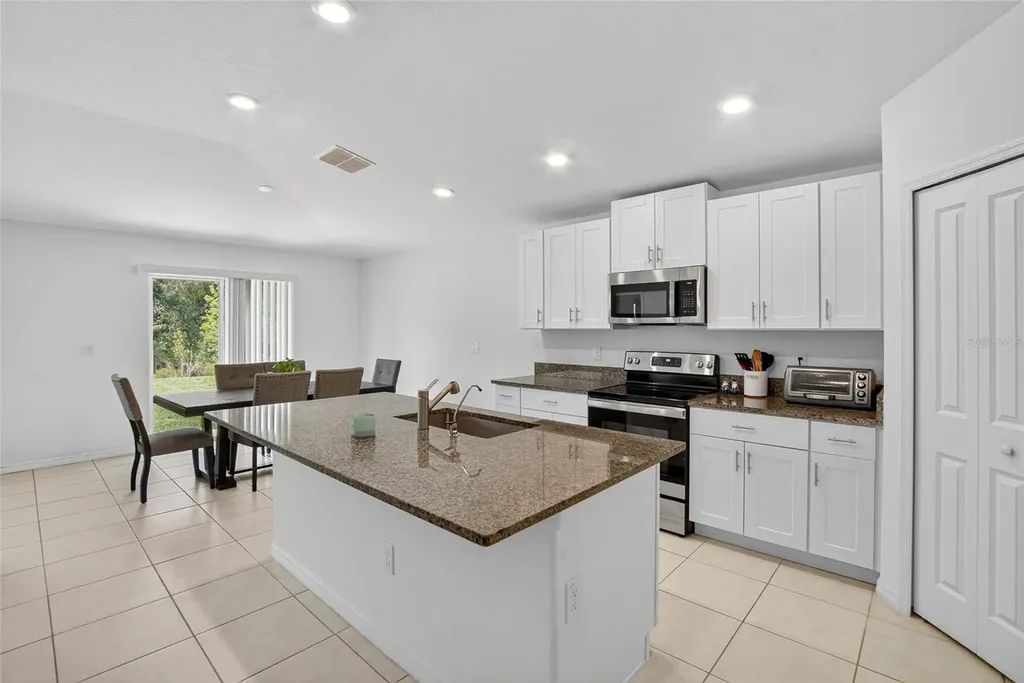 1748 Red Loop Lakeland FL 33801