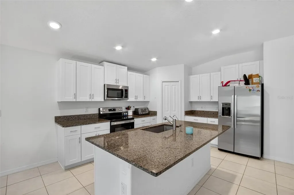 1748 Red Loop Lakeland FL 33801