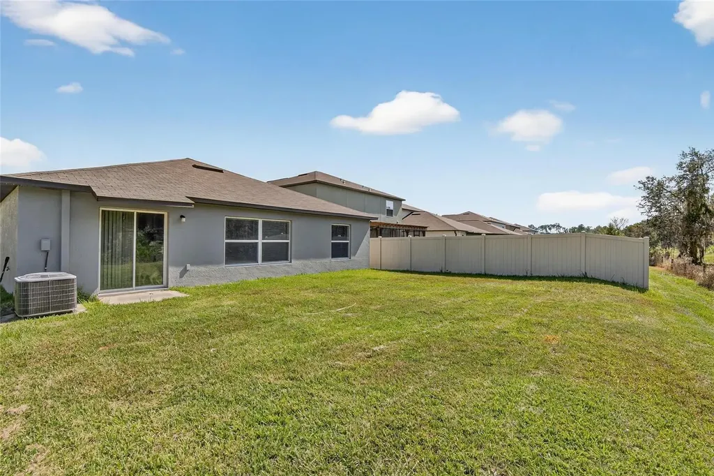 1748 Red Loop Lakeland FL 33801