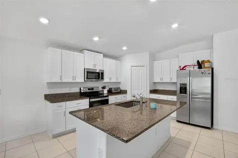 1748 Red Loop Lakeland FL 33801