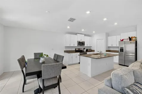 1748 Red Loop Lakeland FL 33801