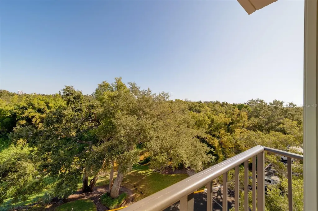 220 Belleview Boulevard Belleair FL 33756