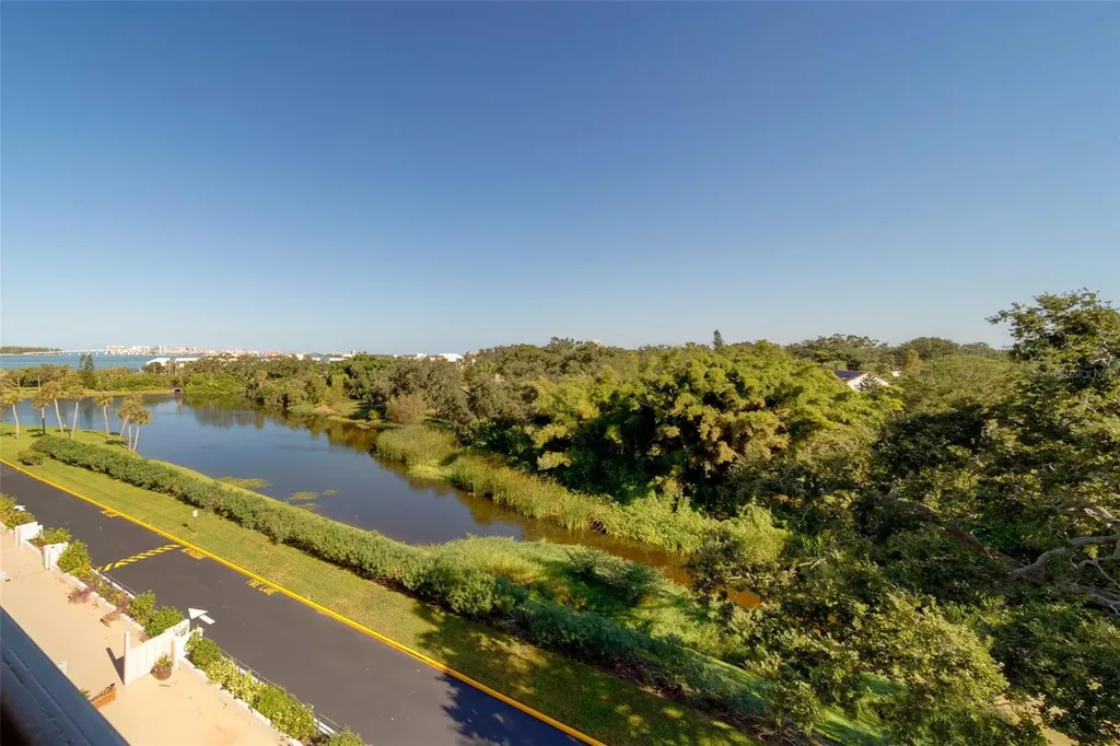 220 Belleview Boulevard Belleair FL 33756