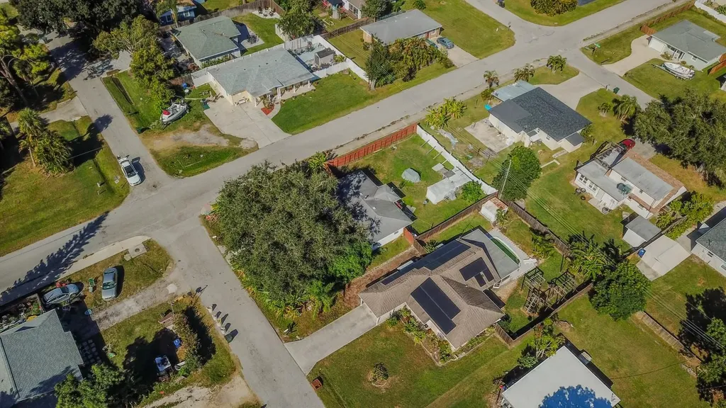 3305 Williamsburg Street Sarasota FL 34231