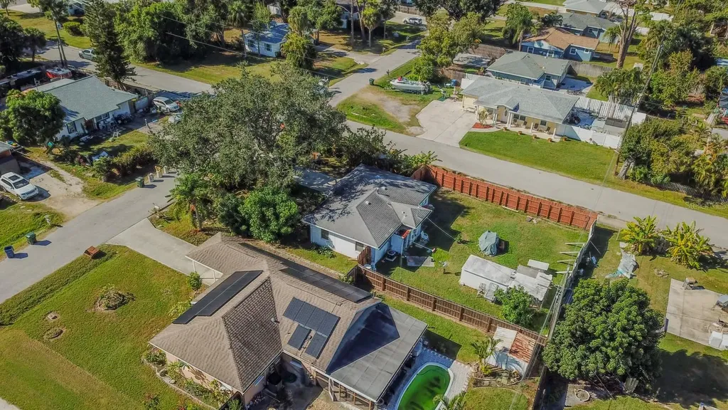 3305 Williamsburg Street Sarasota FL 34231