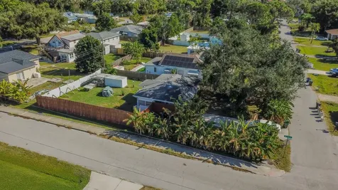 3305 Williamsburg Street Sarasota FL 34231