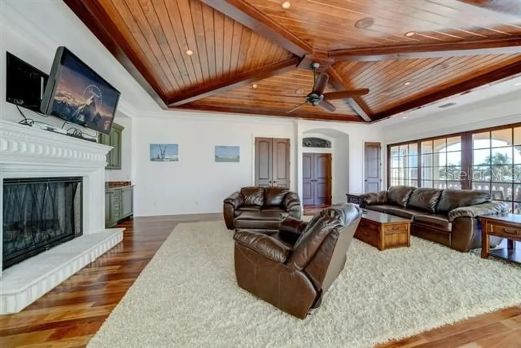 829 Bruce Avenue Clearwater Beach FL 33767