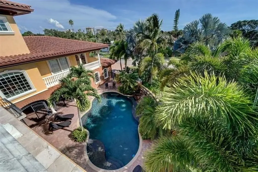 829 Bruce Avenue Clearwater Beach FL 33767
