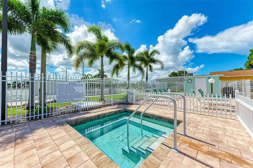 4921 Pebble Beach Avenue Sarasota FL 34234