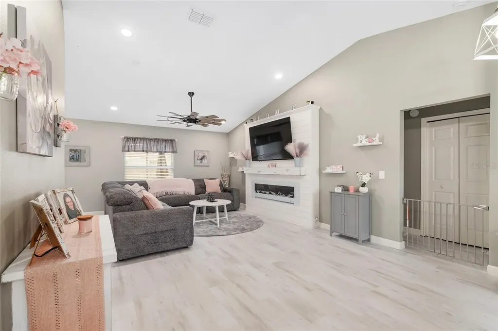 800 Crestview Circle N Wildwood FL 34785